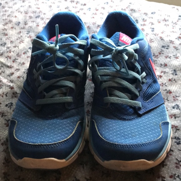 👟 Women’s Nike Shoes size 6 1/2 👟 - Picture 2 of 7
